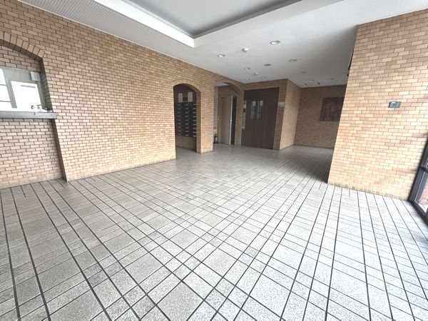愛知県春日井市鳥居松町８丁目 共用部写真（エントランス）