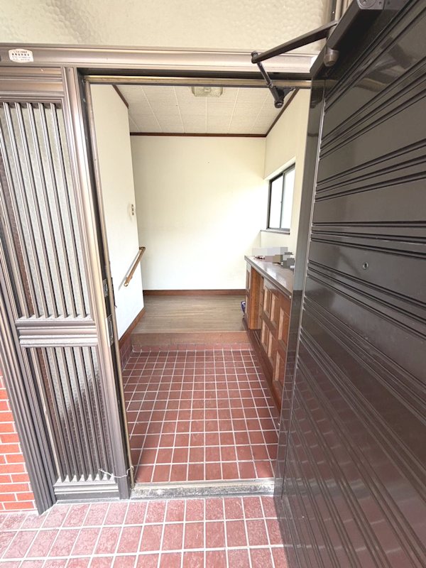 岐阜県多治見市市之倉町１３丁目 現地写真（玄関）