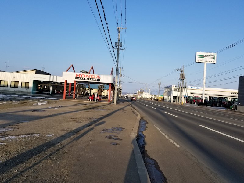 小泉４９６番　土地 現地写真（前面道路含む現地写真）