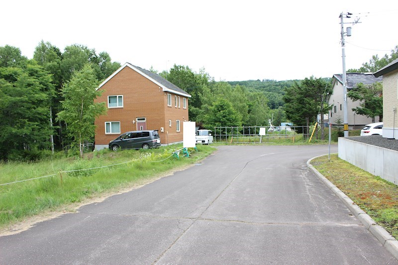 網走市字呼人１６８番８３　土地 現地写真（前面道路含む現地写真）