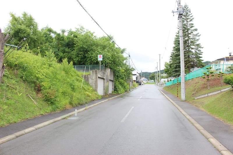 緑ヶ丘２丁目１４番　土地 現地写真（前面道路含む現地写真）
