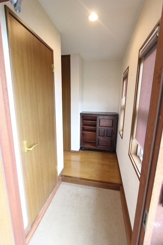 大空町女満別西２条２丁目１３番　住宅付店舗 現地写真（玄関）