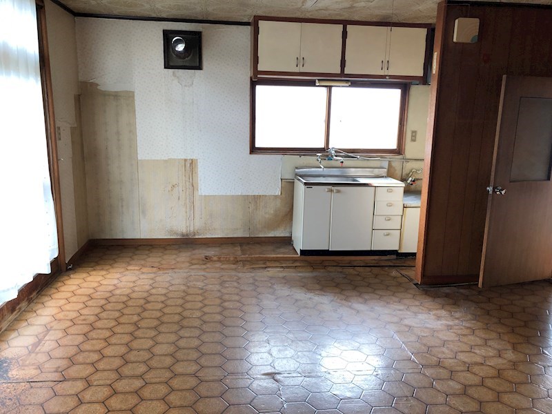 留辺蘂町温根湯温泉８２番　戸建て 内観写真（リビング）