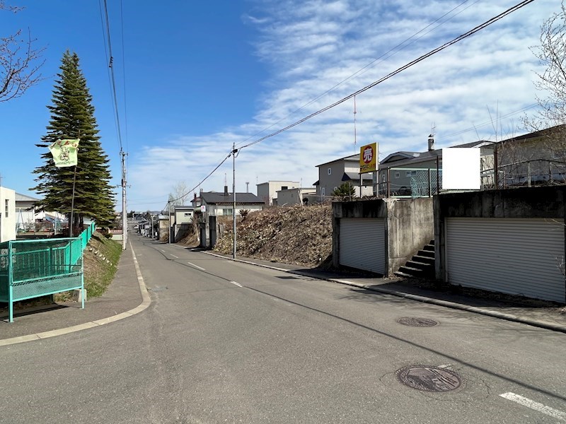 緑ヶ丘２丁目１４番６６　土地 現地写真（前面道路含む現地写真）