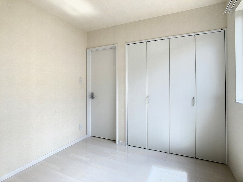 中央三輪９丁目１２番　戸建て 内観写真（リビング以外の居室）
