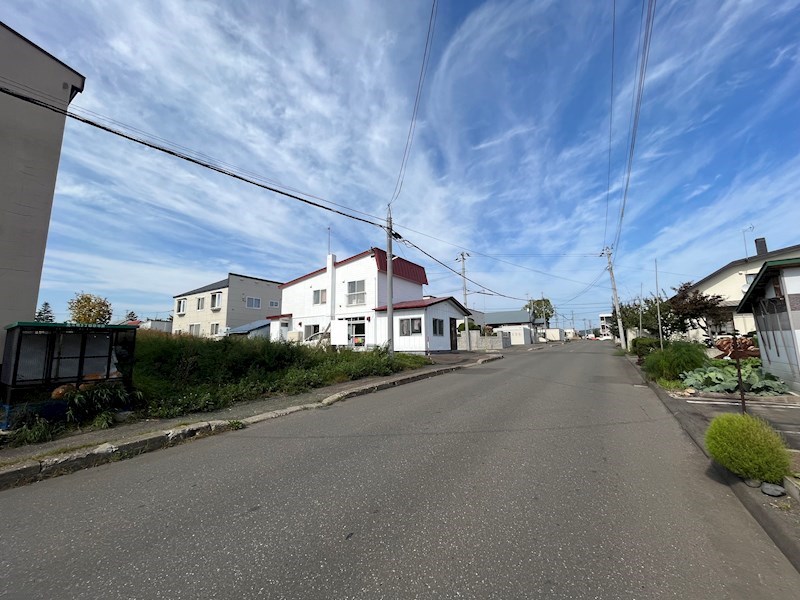 北斗町３丁目１１２番　土地 現地写真（前面道路含む現地写真）