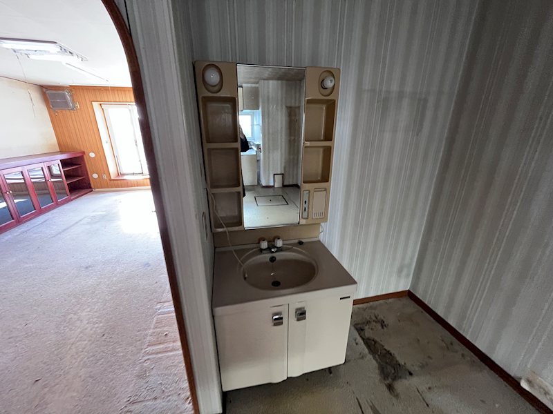 高栄西町３丁目１７８番　店舗付住居 内観写真（洗面台・洗面所）