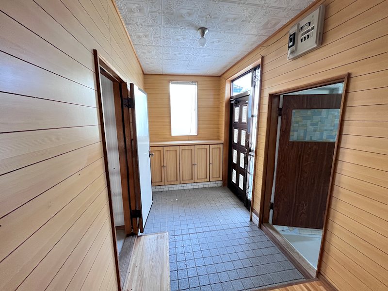 高栄西町３丁目１７８番　店舗付住居 現地写真（玄関）