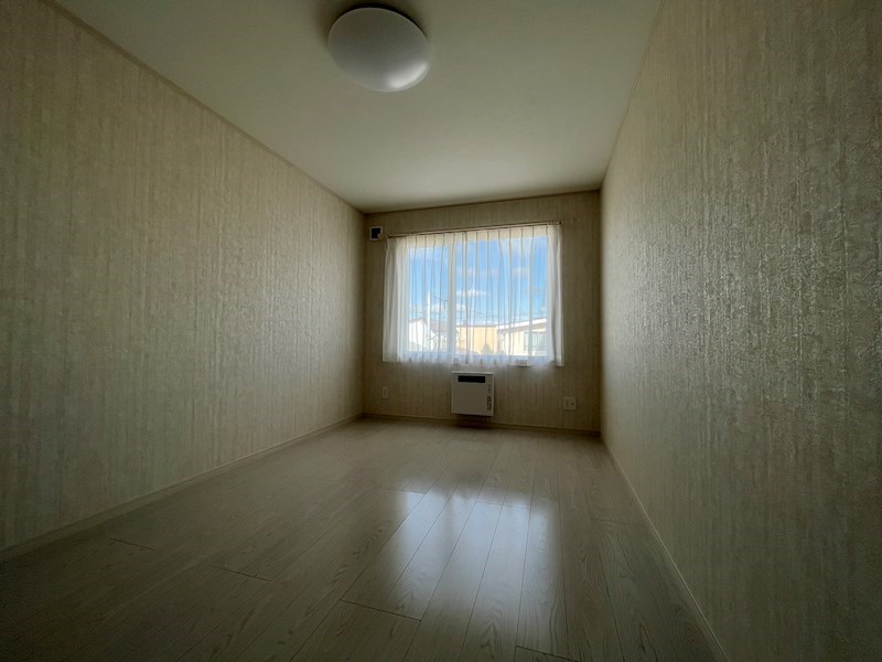 西富町３丁目１４８番　戸建て 内観写真（リビング以外の居室）