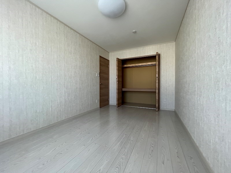 西富町３丁目１４８番　戸建て 内観写真（リビング以外の居室）