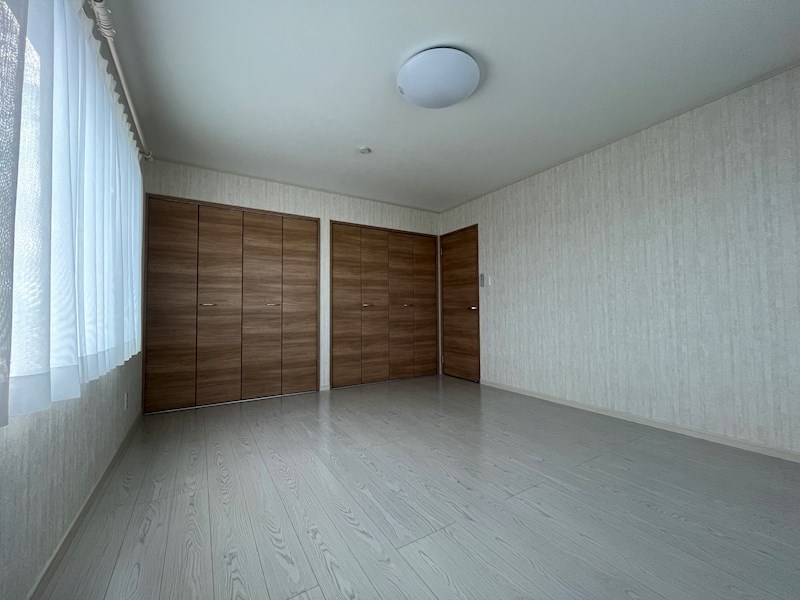 西富町３丁目１４８番　戸建て 内観写真（リビング以外の居室）