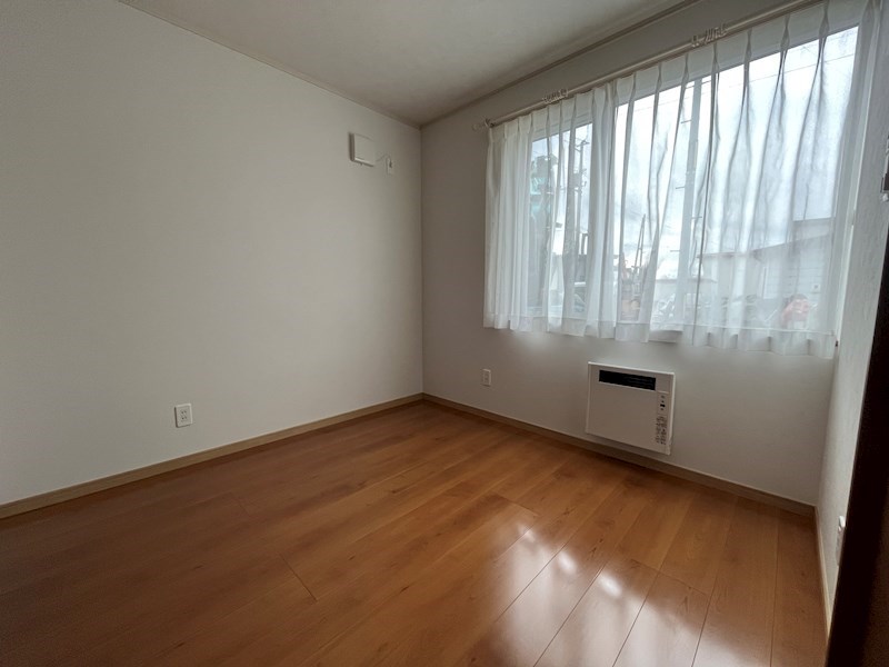 西富町２丁目１５８番　戸建て 内観写真（リビング以外の居室）