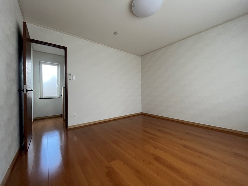 西富町２丁目１５８番　戸建て 内観写真（リビング以外の居室）