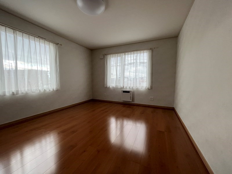 西富町２丁目１５８番　戸建て 内観写真（リビング以外の居室）