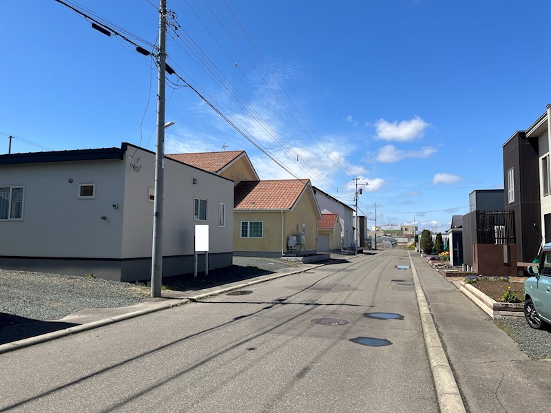 中央三輪３丁目５４８番　戸建て 現地写真（前面道路含む現地写真）