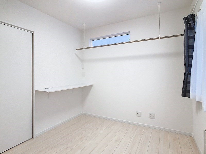 中央三輪３丁目５４８番　戸建て 内観写真（リビング以外の居室）