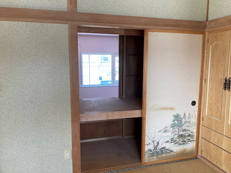 公園町１３番　戸建て 内観写真（収納）