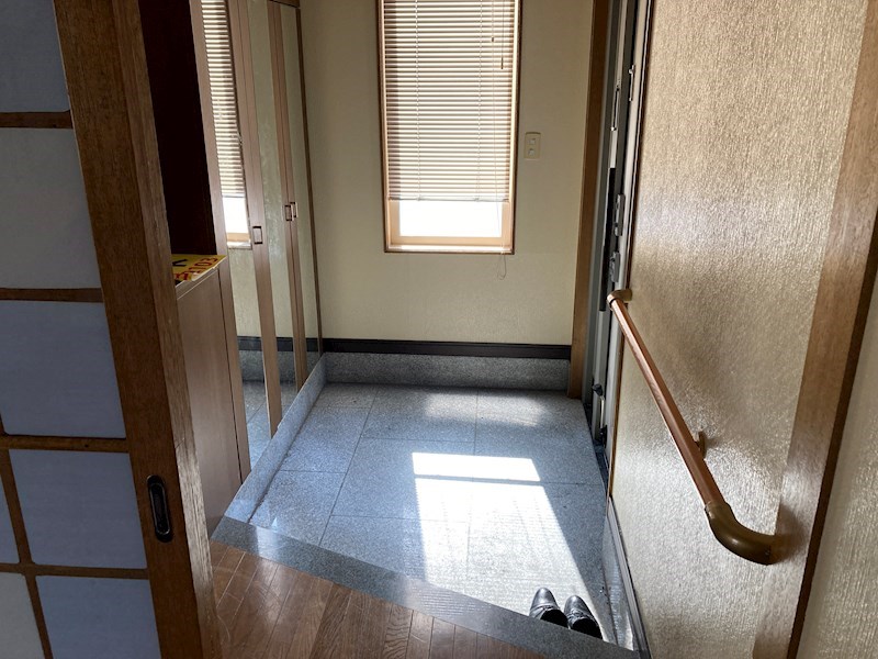 公園町１３番　戸建て 現地写真（玄関）