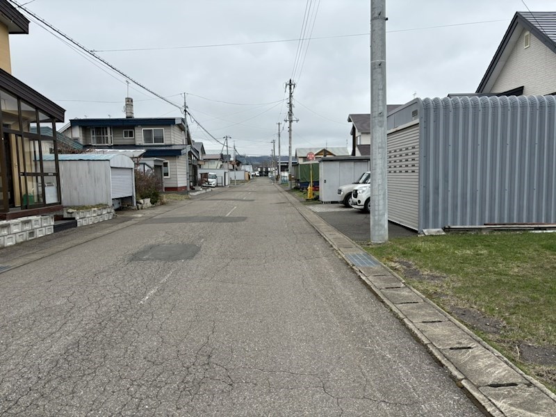 無加川町４０９番　土地 現地写真（前面道路含む現地写真）