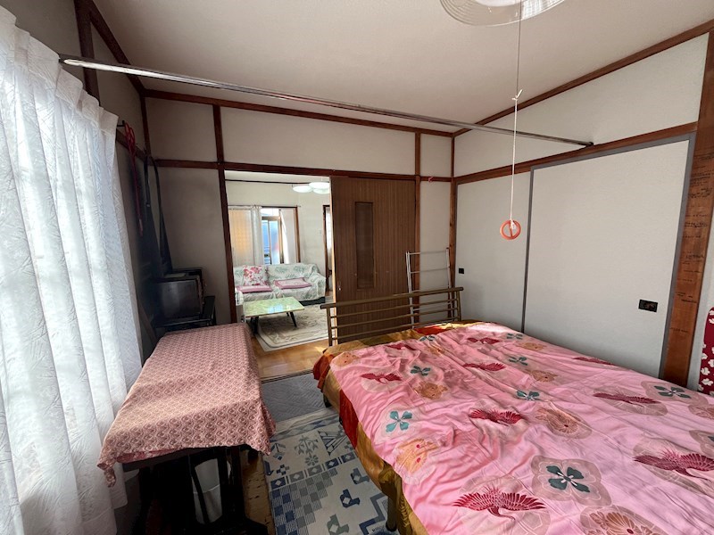 東三輪１丁目７８番　戸建て 内観写真（リビング以外の居室）