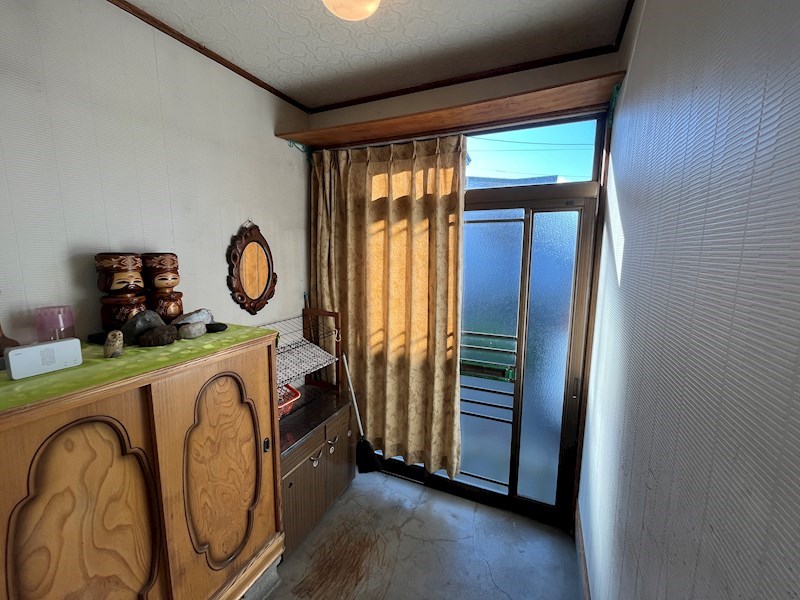 東三輪１丁目７８番　戸建て 現地写真（玄関）