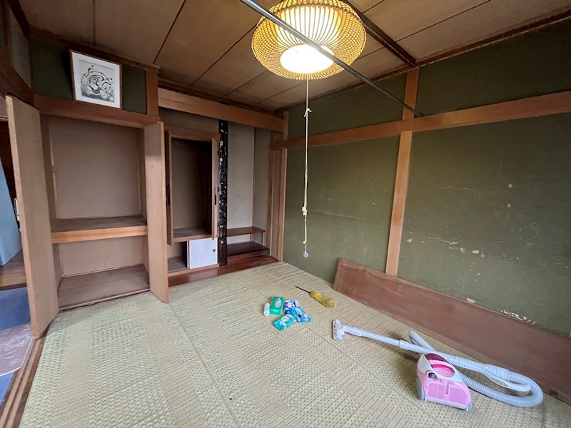 桜町３丁目２番　戸建て 内観写真（収納）