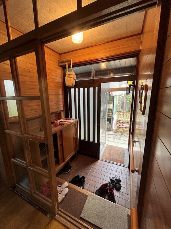 桜町３丁目２番　戸建て 現地写真（玄関）