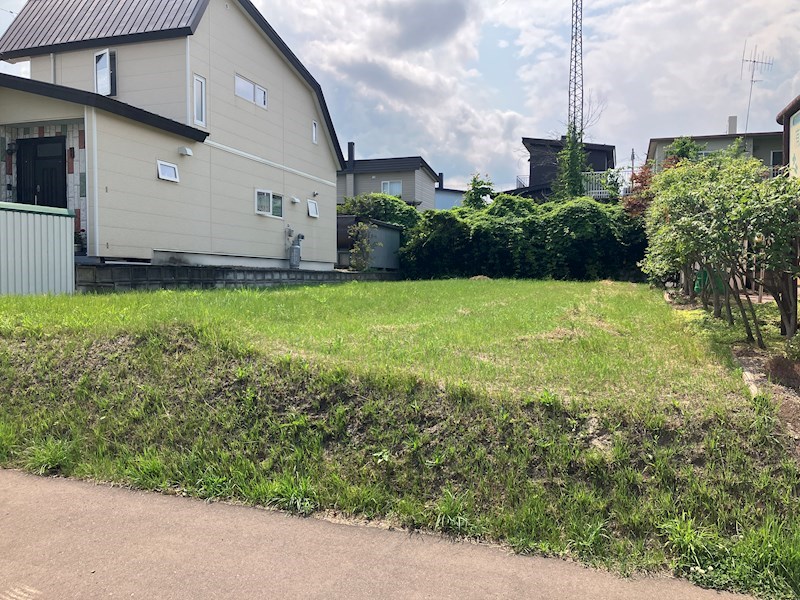 美山町西２丁目６１番　土地 現地写真