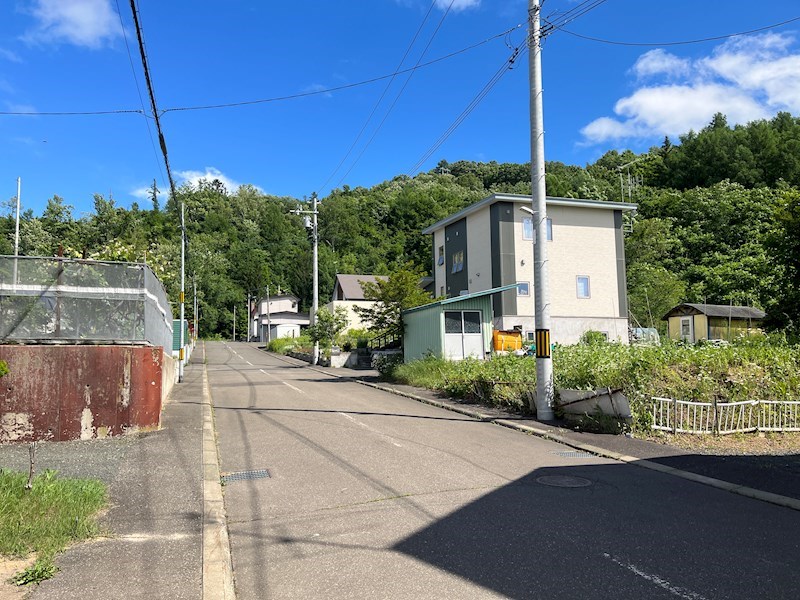 川東３４０番　土地 現地写真（前面道路含む現地写真）