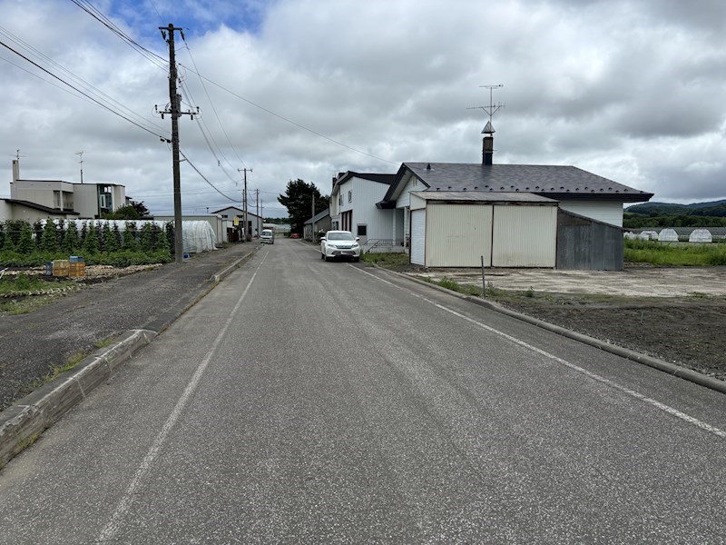 訓子府町字穂波６９番　土地 現地写真（前面道路含む現地写真）