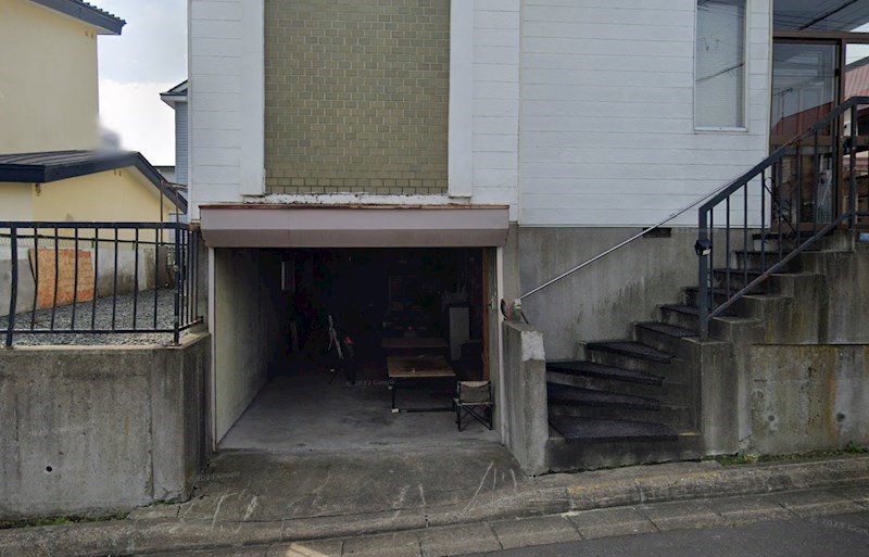 泉町３丁目４番　貸家 現地写真（駐車場）