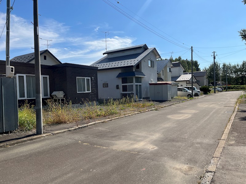 小泉６７５番　戸建て　A 現地写真（前面道路含む現地写真）