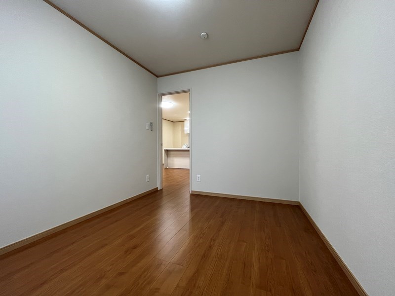 小泉６７５番　戸建て　A 内観写真（内装）