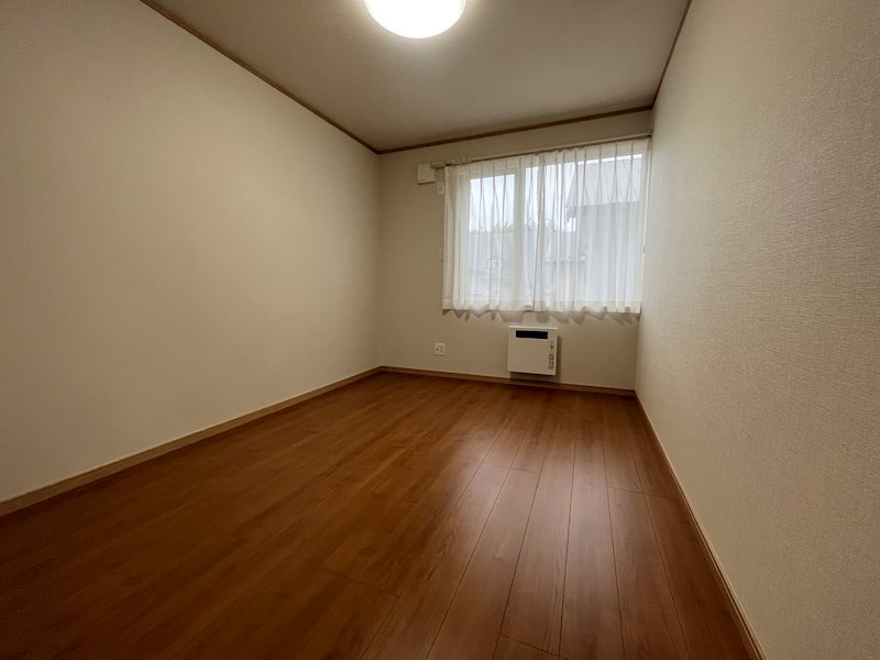 小泉６７５番　戸建て　A 内観写真（リビング以外の居室）