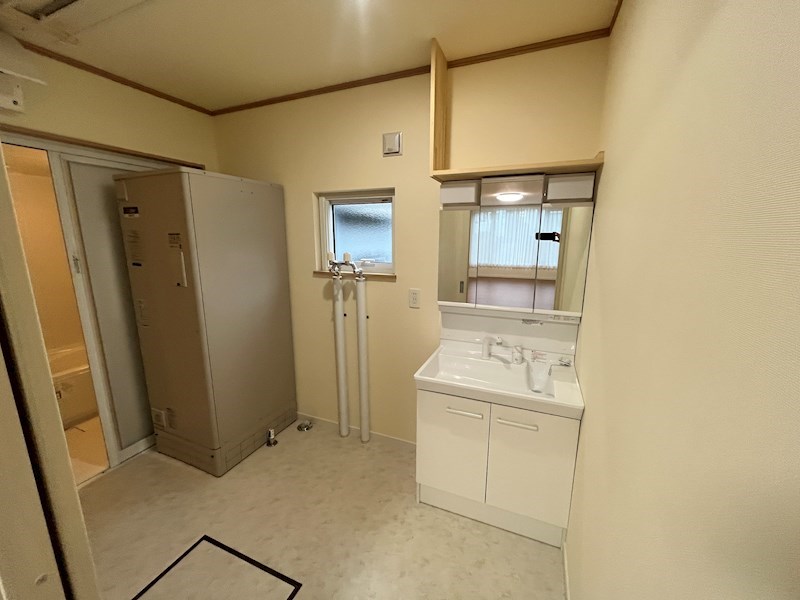 小泉６７５番　戸建て　B 内観写真（洗面台・洗面所）