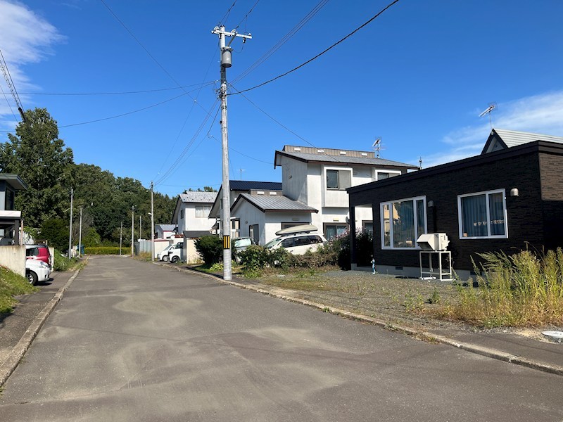 小泉６７５番　戸建て　B 現地写真（前面道路含む現地写真）
