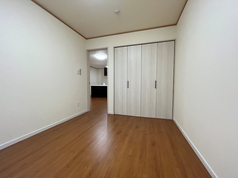小泉６７５番　戸建て　B 内観写真（リビング以外の居室）