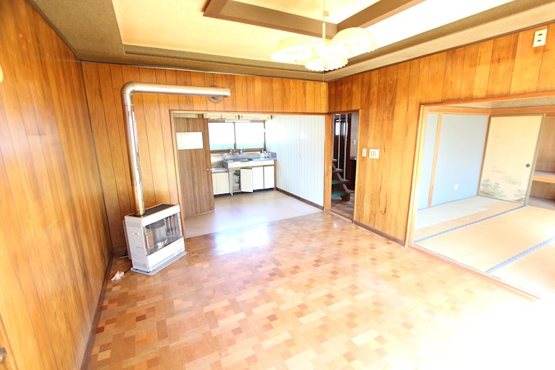 美幌町字青葉１丁目２２番　戸建て 内観写真（リビング）