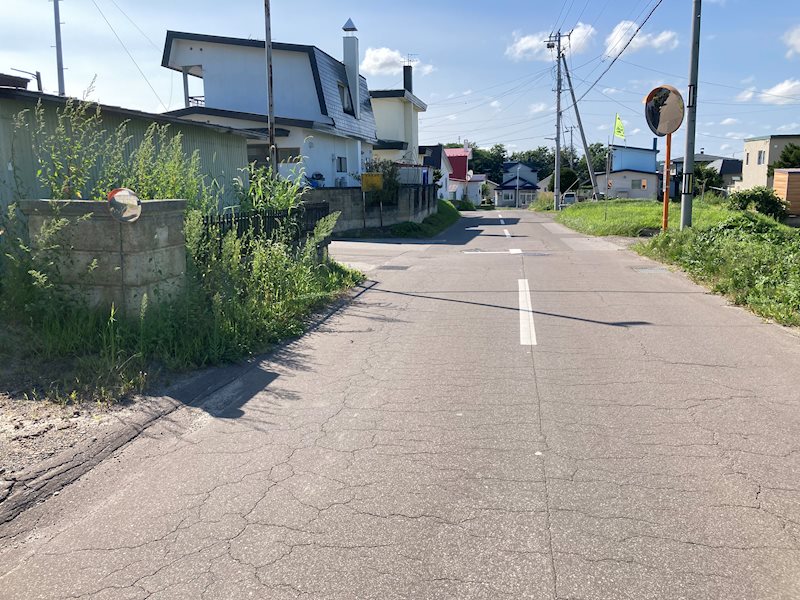 美幌町字青葉１丁目２２番　戸建て 現地写真（前面道路含む現地写真）