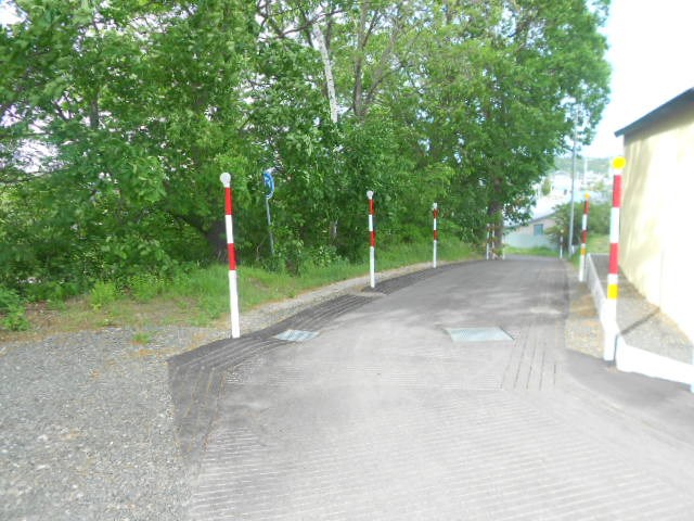 美幌町字青山北９番　戸建て 現地写真（前面道路含む現地写真）