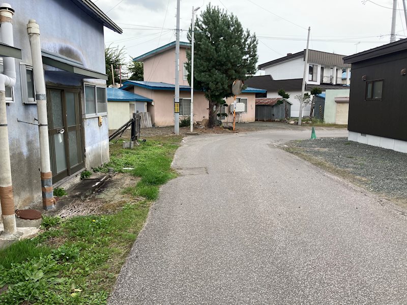 美幌町字仲町１丁目１４２番　土地 現地写真（前面道路含む現地写真）