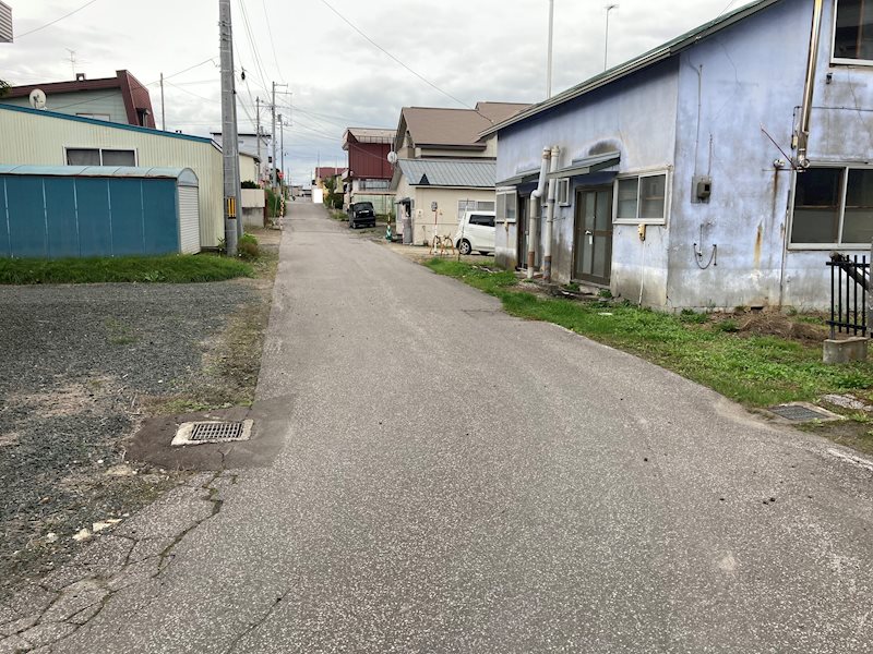 美幌町字仲町１丁目１４２番　土地 現地写真（前面道路含む現地写真）