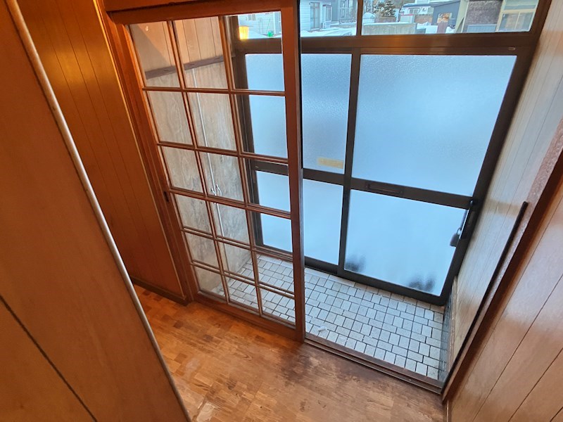 高栄西町７丁目９８番　戸建て 現地写真（玄関）