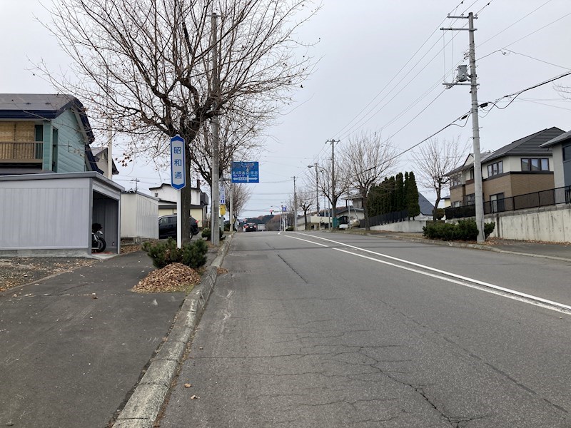 美山町南4丁目１７番　土地 現地写真（前面道路含む現地写真）