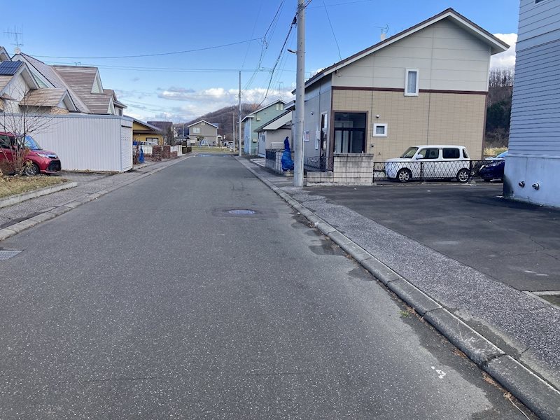 新生町７７番　戸建て 現地写真（前面道路含む現地写真）