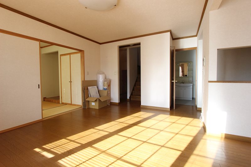 新生町７７番　戸建て 内観写真（リビング）