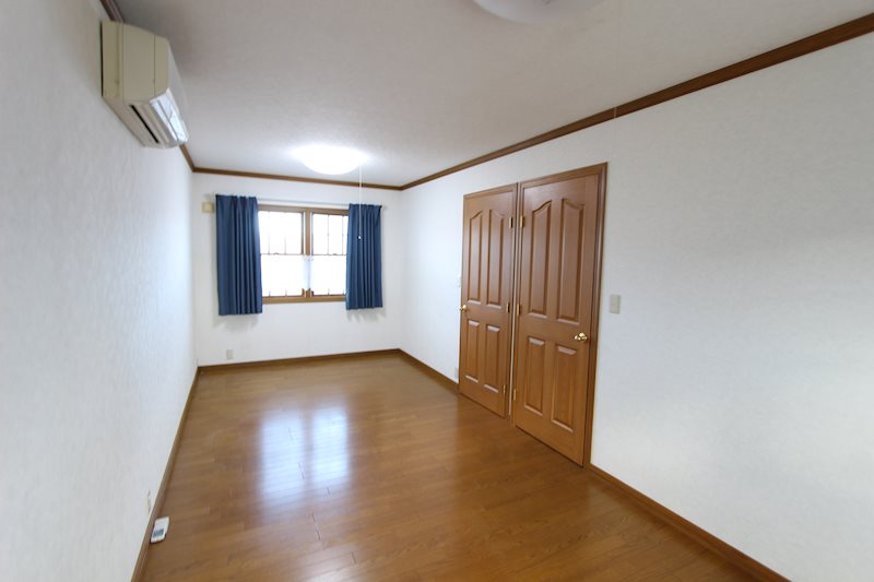 新生町７７番　戸建て 内観写真（リビング以外の居室）