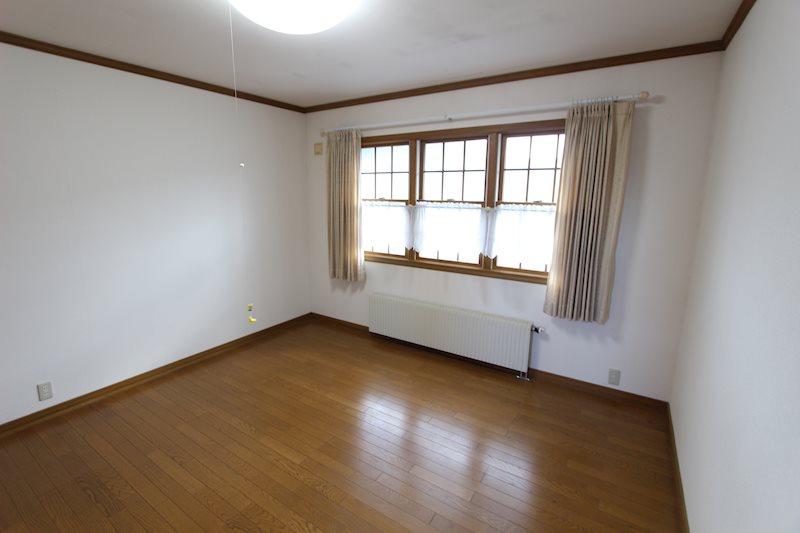 新生町７７番　戸建て 内観写真（リビング以外の居室）