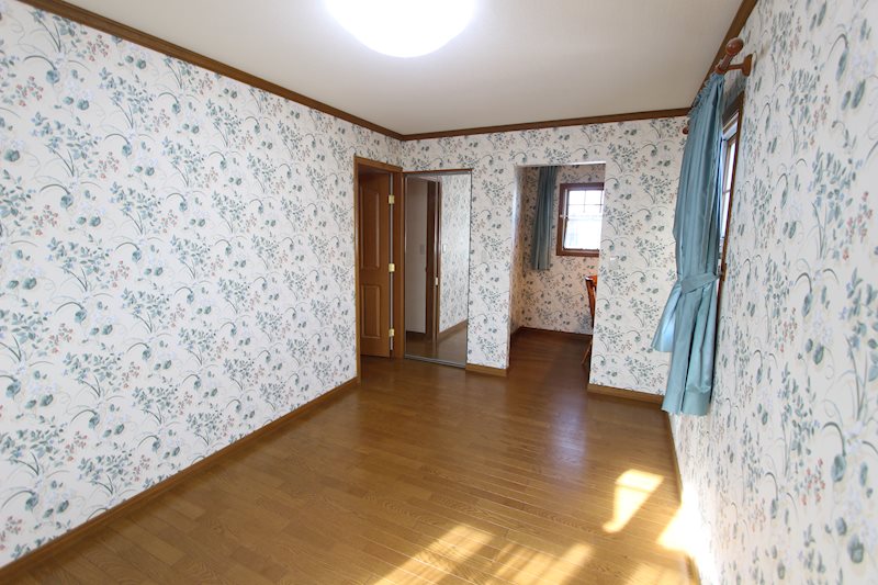 新生町７７番　戸建て 内観写真（リビング以外の居室）