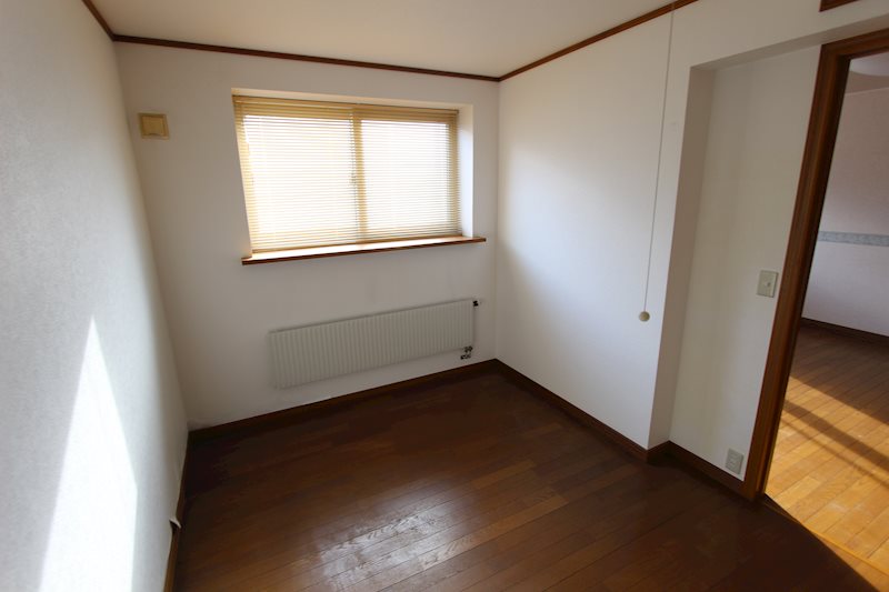 新生町７７番　戸建て 内観写真（リビング以外の居室）